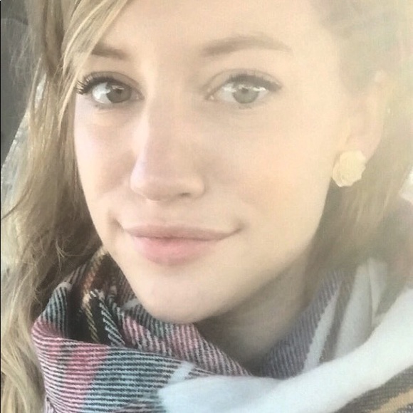 Meet your Posher, Haley - Picture 1 of 1